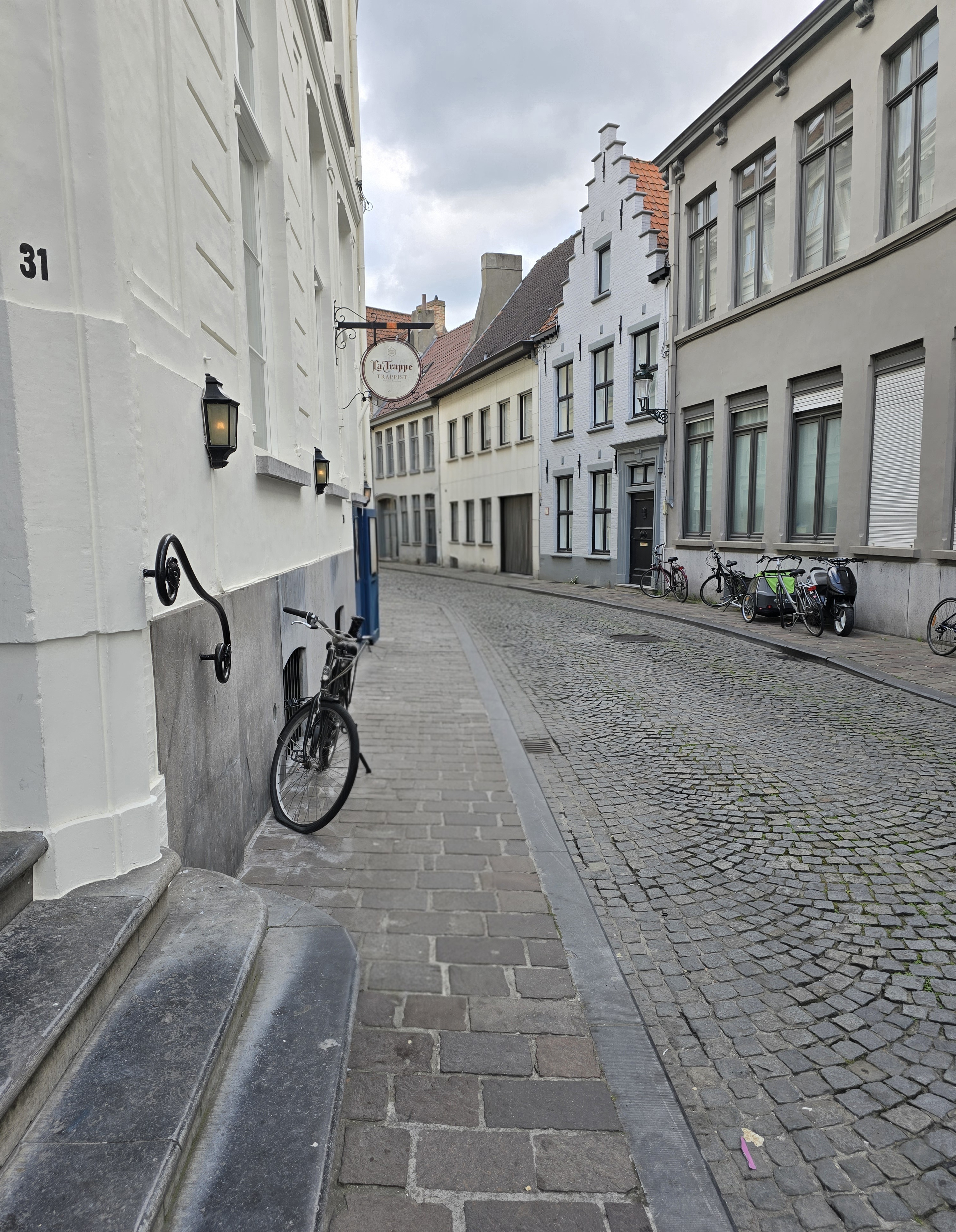 Le Trappiste Exterior (with La Trappe sign)